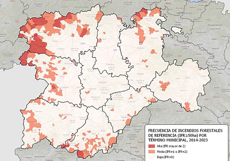 Mapa de peligro por frecuencia de incendios forestales de referencia (>50 ha) por término municipal, incendios del 2014-2023.