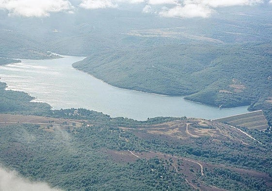 Imagen aérea del embalse de Úzquiza.