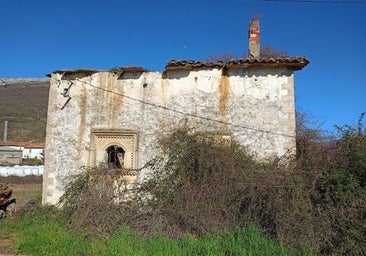 El peculiar edificio de un pueblo de Burgos que está al borde del derrumbe