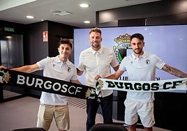 Brais Martínez, Michu e Iván Chapela, durante la presentación oficial.