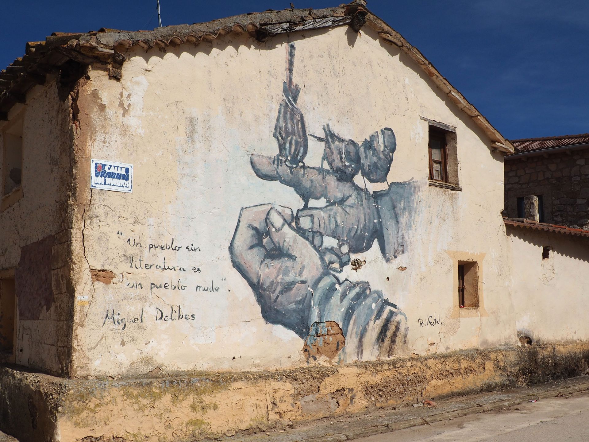 'Volar desde la raíz', dedicado a Miguel Delibes. Realizado por Raúl Estal.