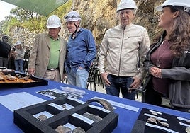 Santonja con los codirectores Carretero, Arsuaga y Martínón-Torres.