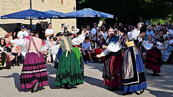 El pueblo de Burgos que celebra su festival de folclore por 12ª vez