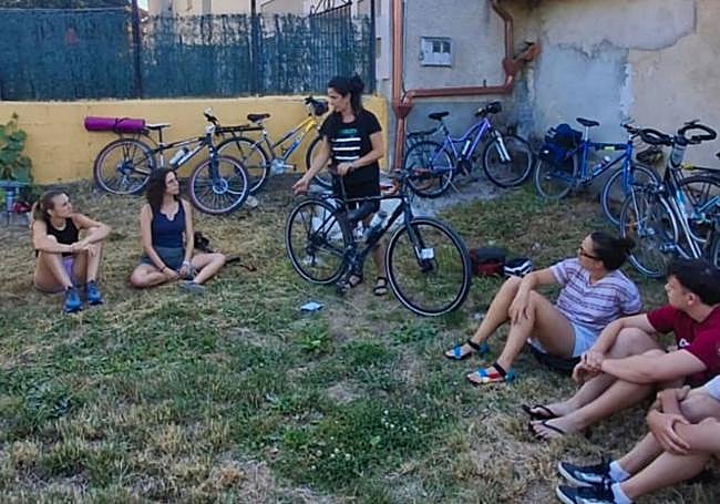 Participantes de la ruta de Rural Forks por Burgos en Agés.