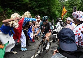 Jai Hindley, en una edición anterior del Toru de France.