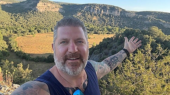 El influencer estadounidense Larry Shy en Burgos: «Bajad los impuestos y repartid morcilla gratis»
