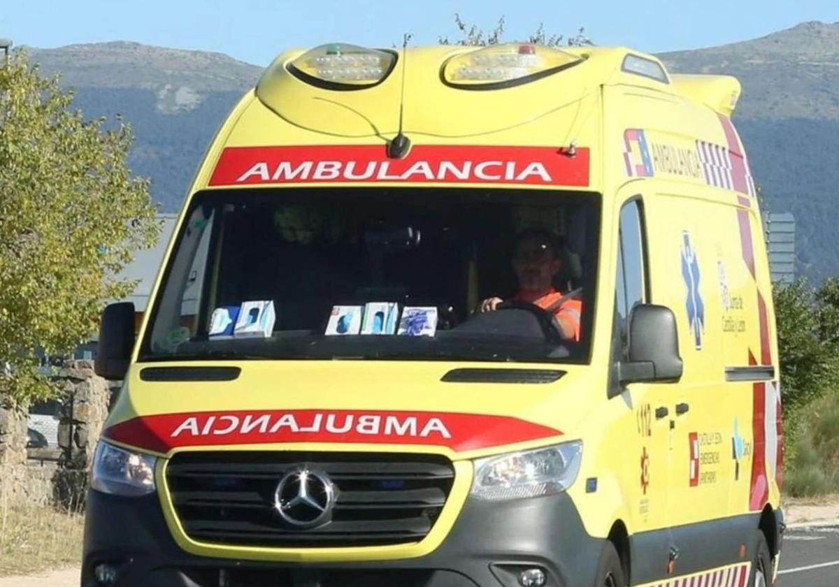 Imagen de archivo de una ambulancia durante una intervención.
