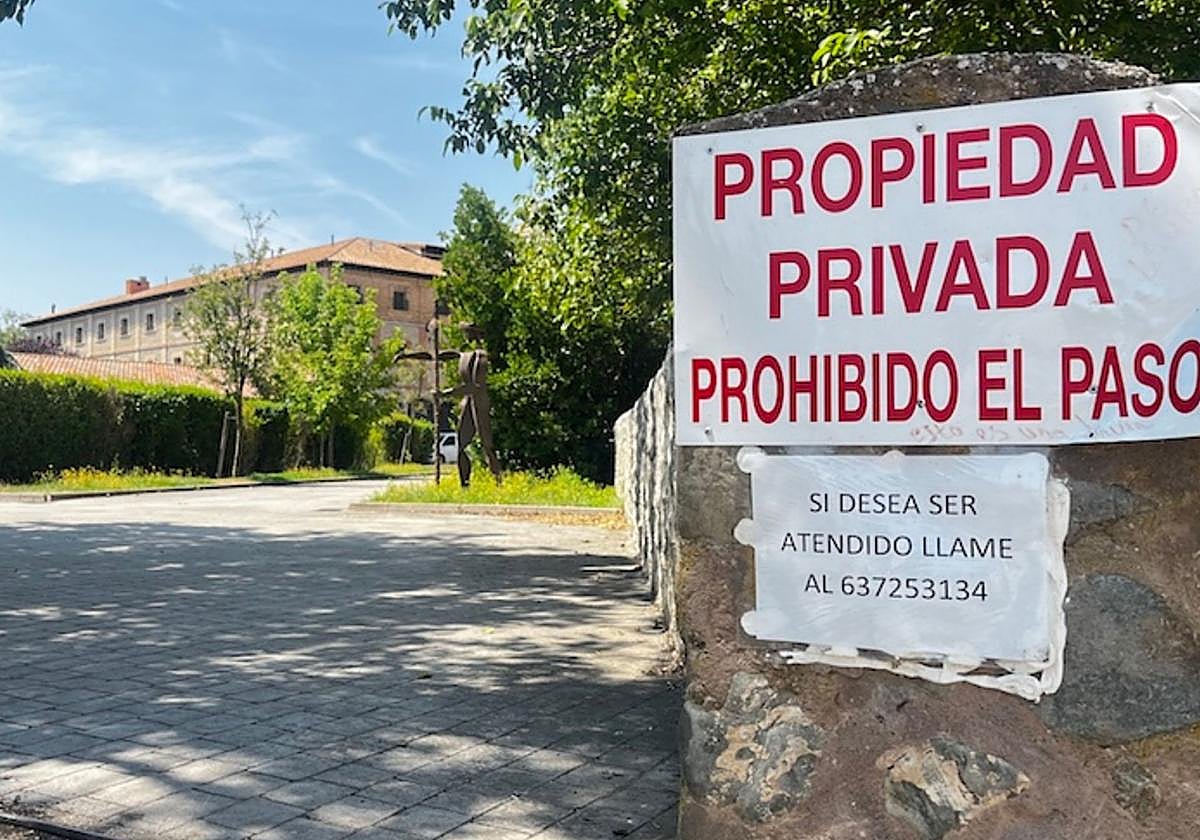 El monasterio, casi vacío, okupado por las cismáticas.