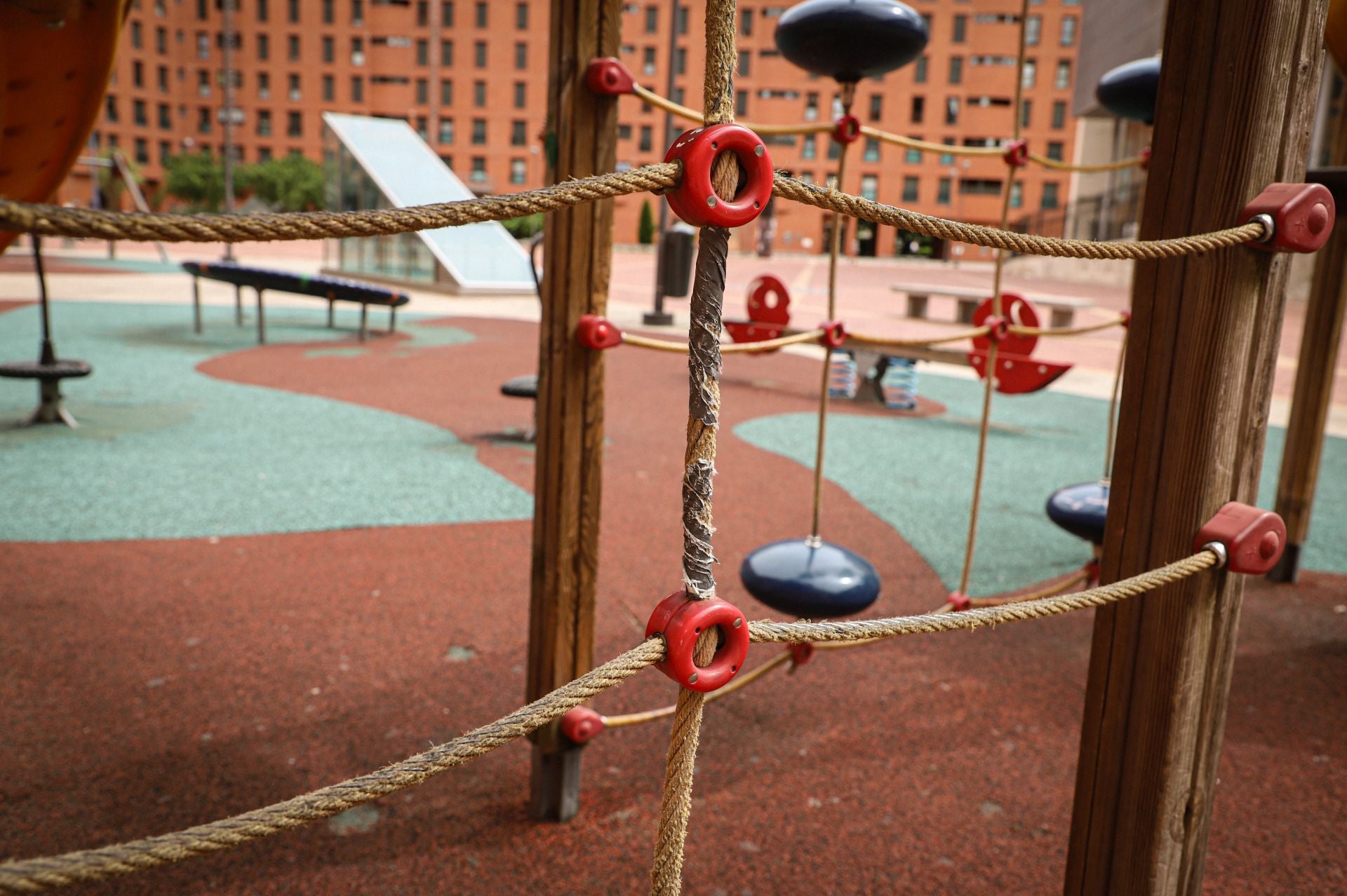 Todas las imágenes del parque infantil descuidado de Burgos que preocupa a los vecinos