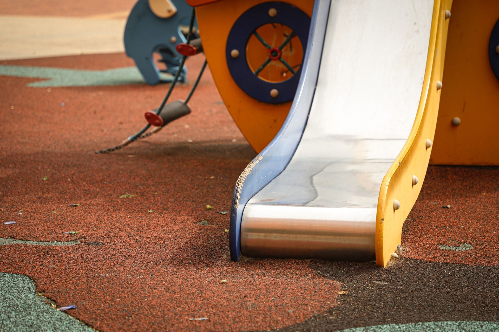 Todas las imágenes del parque infantil descuidado de Burgos que preocupa a los vecinos