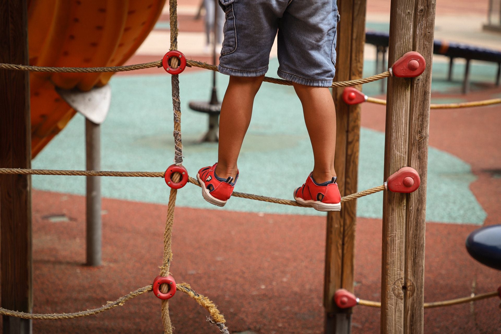 Todas las imágenes del parque infantil descuidado de Burgos que preocupa a los vecinos