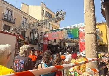 Los Bomberos de Aranda dan la sorpresa en la plaza del Trigo durante el Sonorama