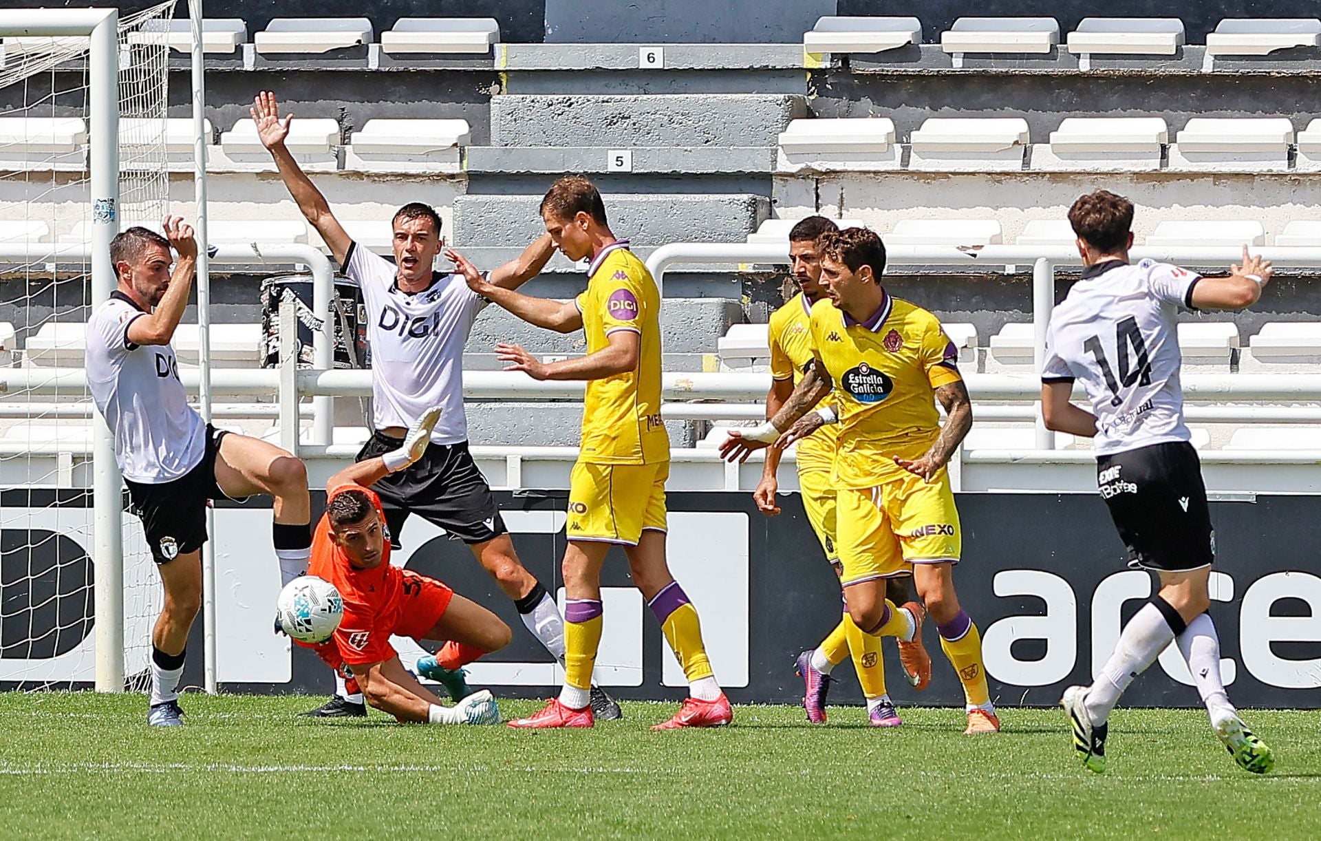 Todas las imágenes del cuarto y último partido de pretemporada del Burgos CF