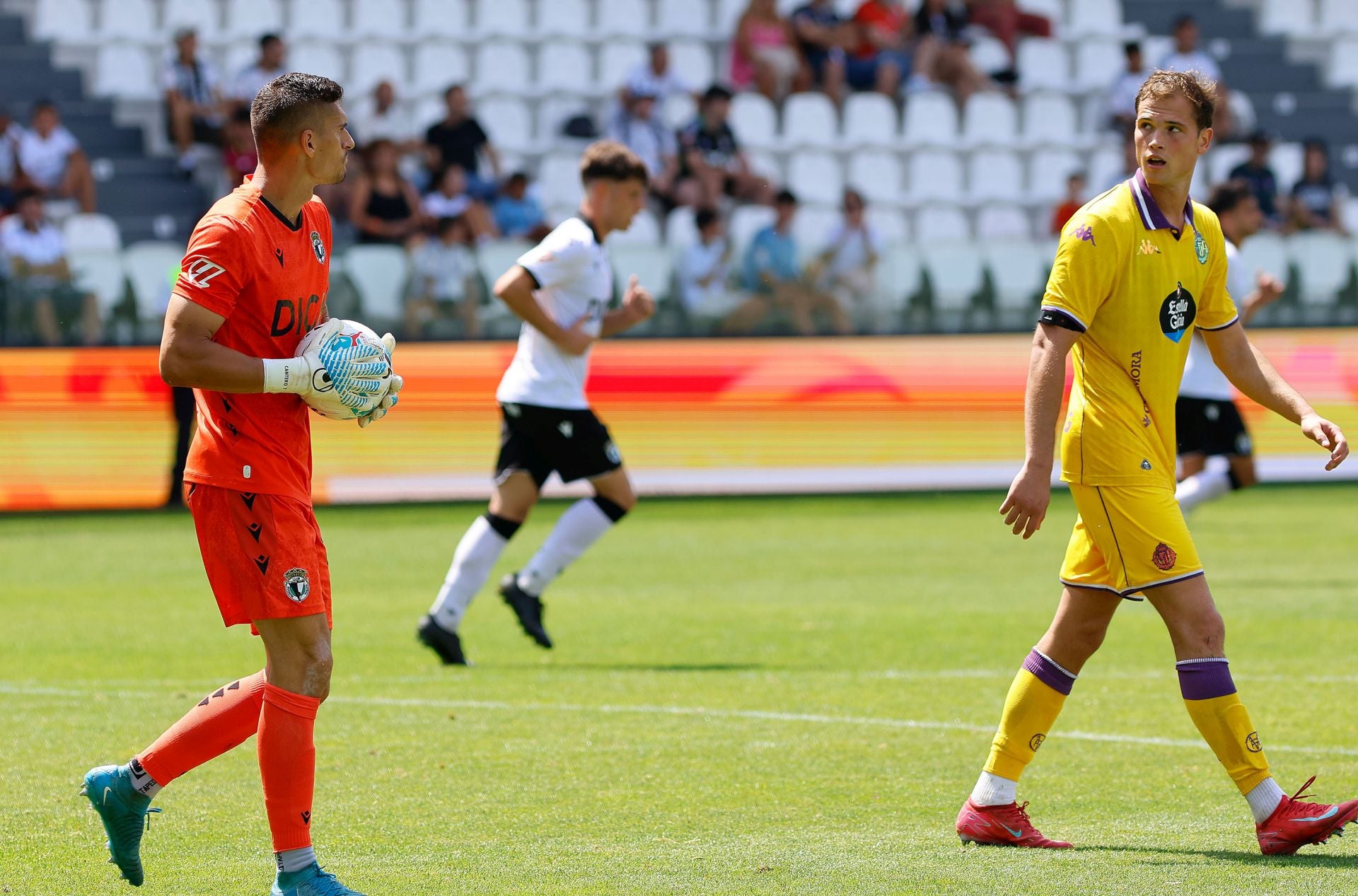 Todas las imágenes del cuarto y último partido de pretemporada del Burgos CF