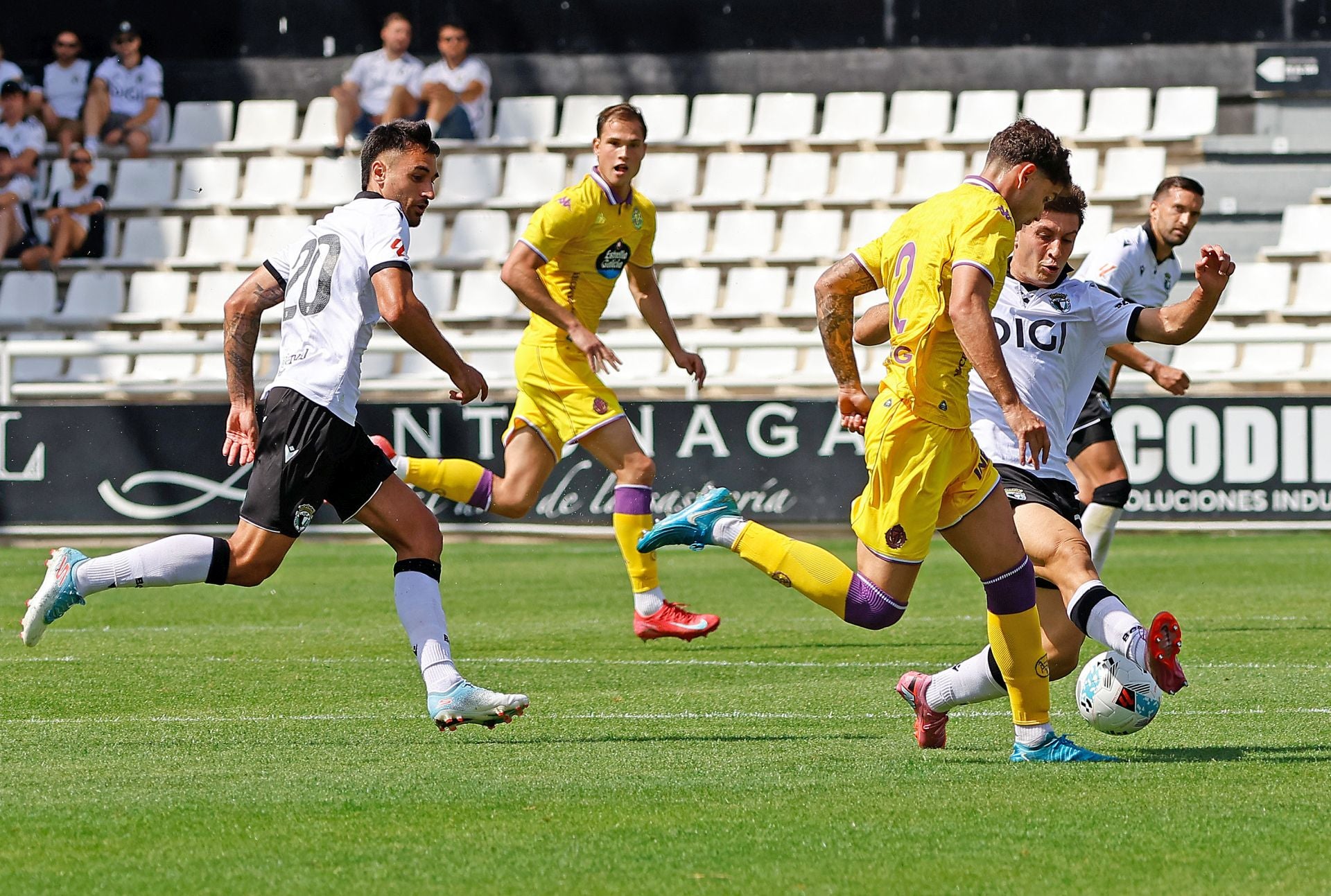 Todas las imágenes del cuarto y último partido de pretemporada del Burgos CF