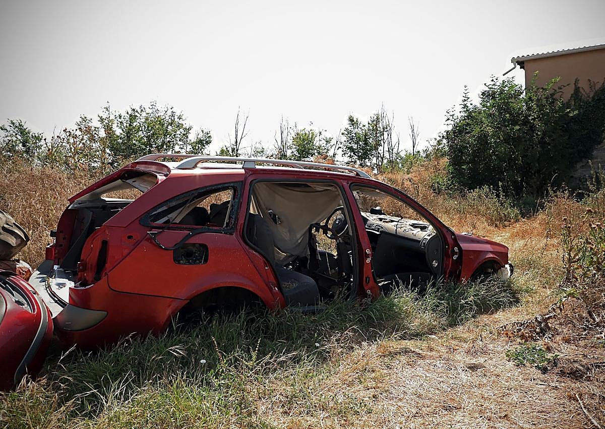 Imagen secundaria 1 - Detalles del pueblo abandonado.