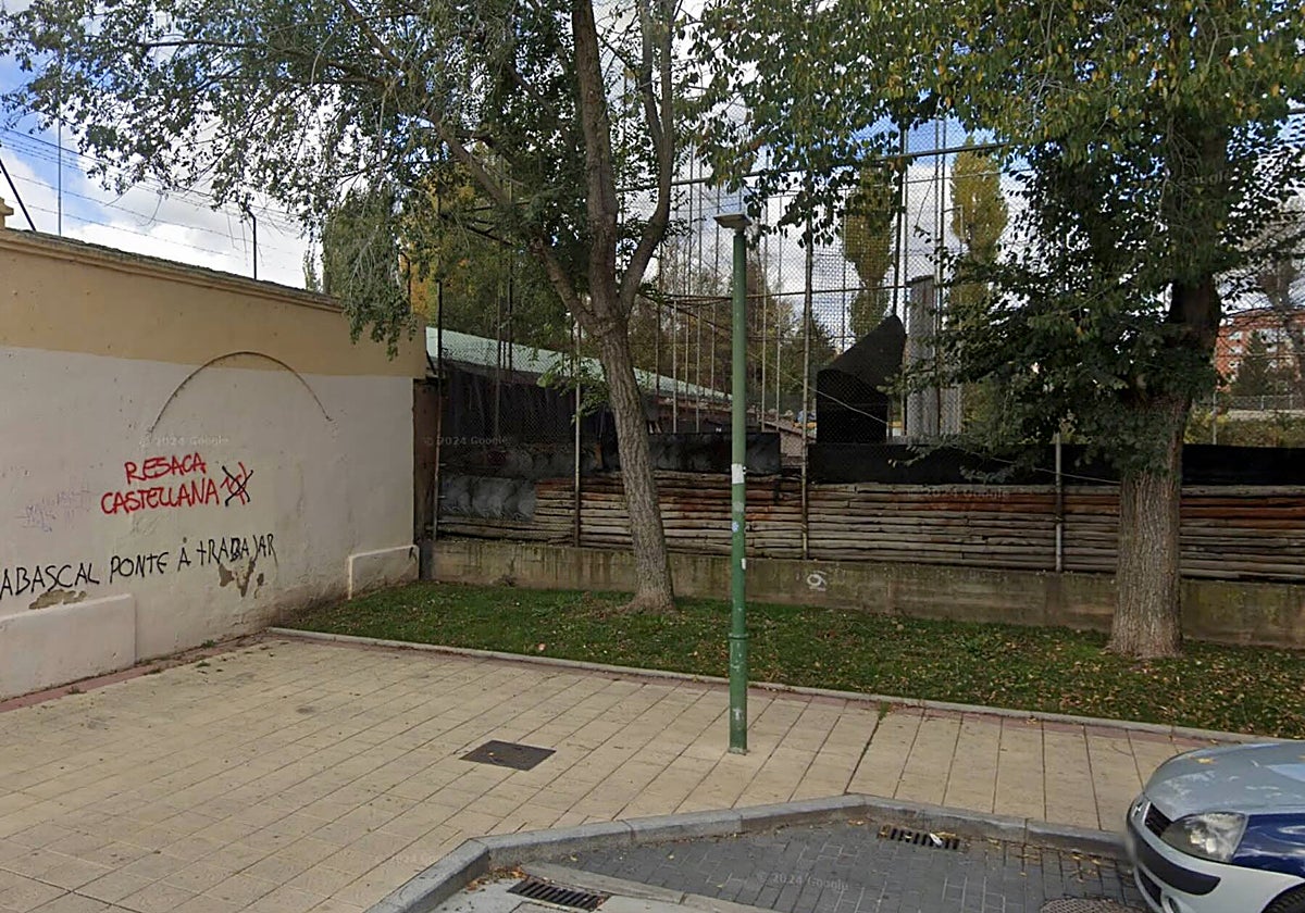 Lugar tras el que se ubican estas instalaciones en desuso.