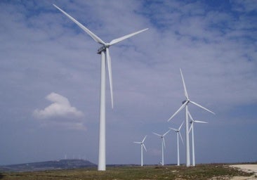 Piden la nulidad de un parque eólico y una planta fotovoltaica en Burgos por falta de transparencia