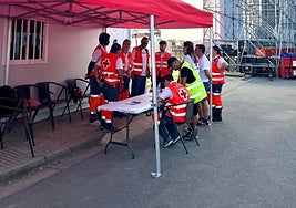 Voluntarios de Cruz Roja establecen el dispositivo de actuación en el Sonorama Ribera.