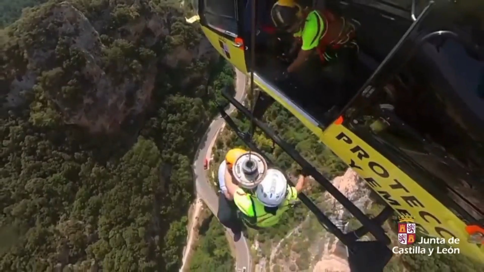 Rescate de dos escaladores en una vía ferrata de Burgos