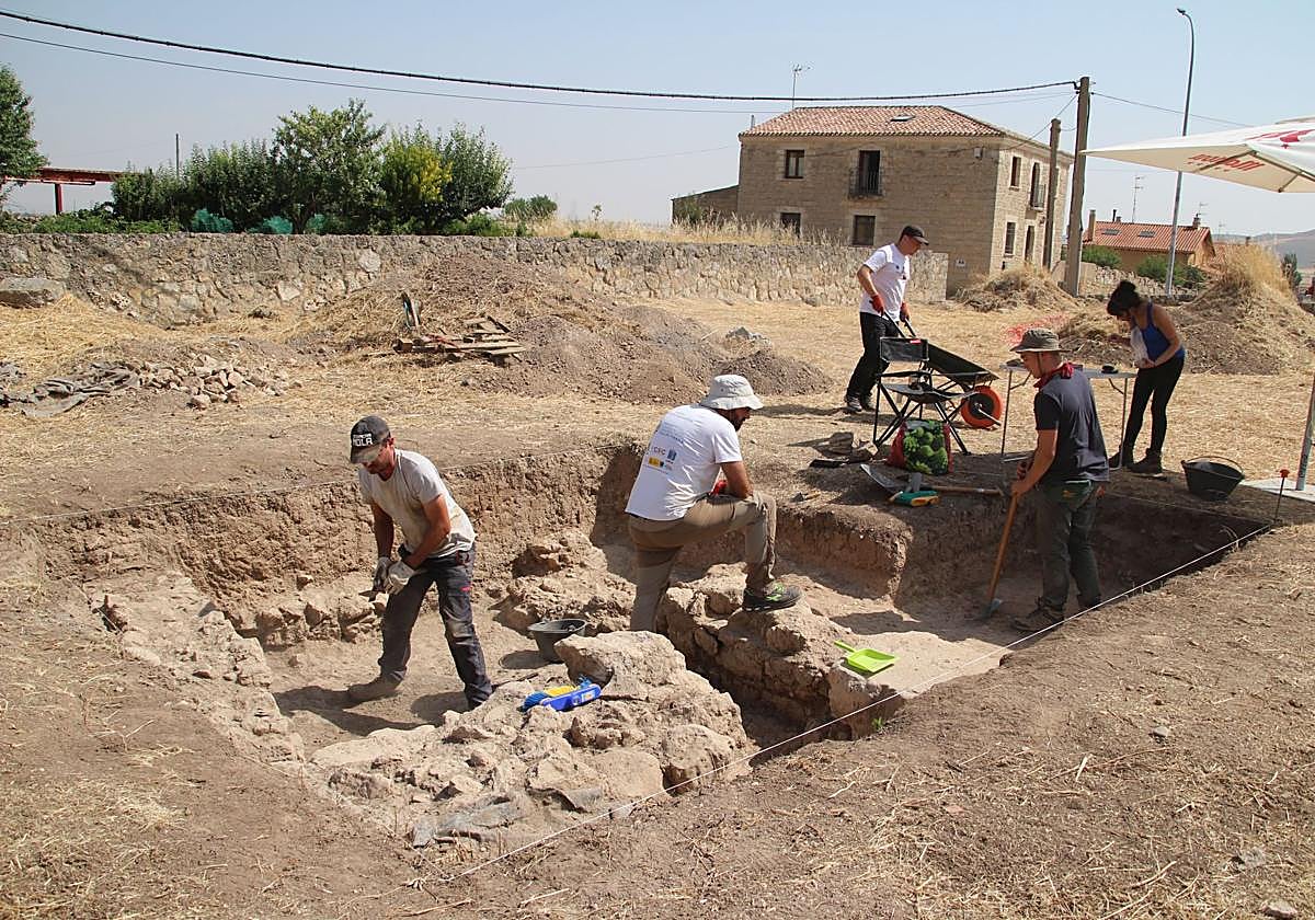 La campaña arqueológica se desarrolla entre los días 4 y 24 de agosto de 2025.