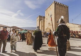 La fiesta de Carlos V en el entorno del Alcázar de Medina.