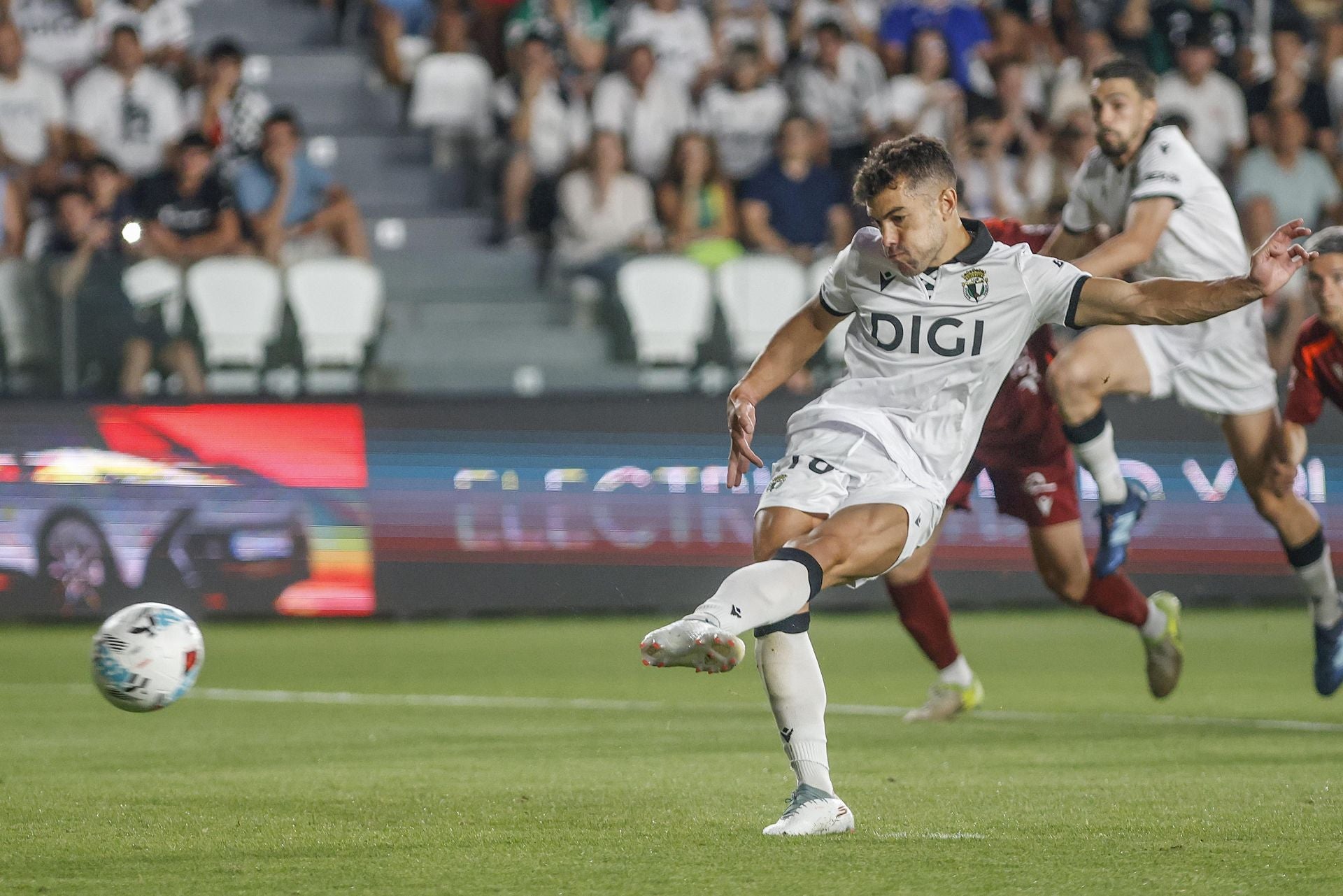 Todas las imágenes del primer derbi entre el Burgos CF y la CyD Leonesa