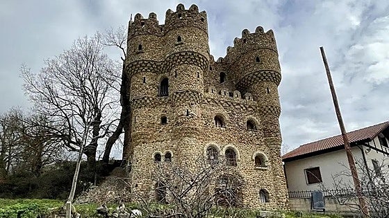 El sorprendente castillo de Burgos que un vecino levantó con sus propias manos
