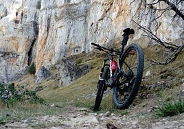 Imagen de archivo de una bicicleta en un paraje de Burgos.