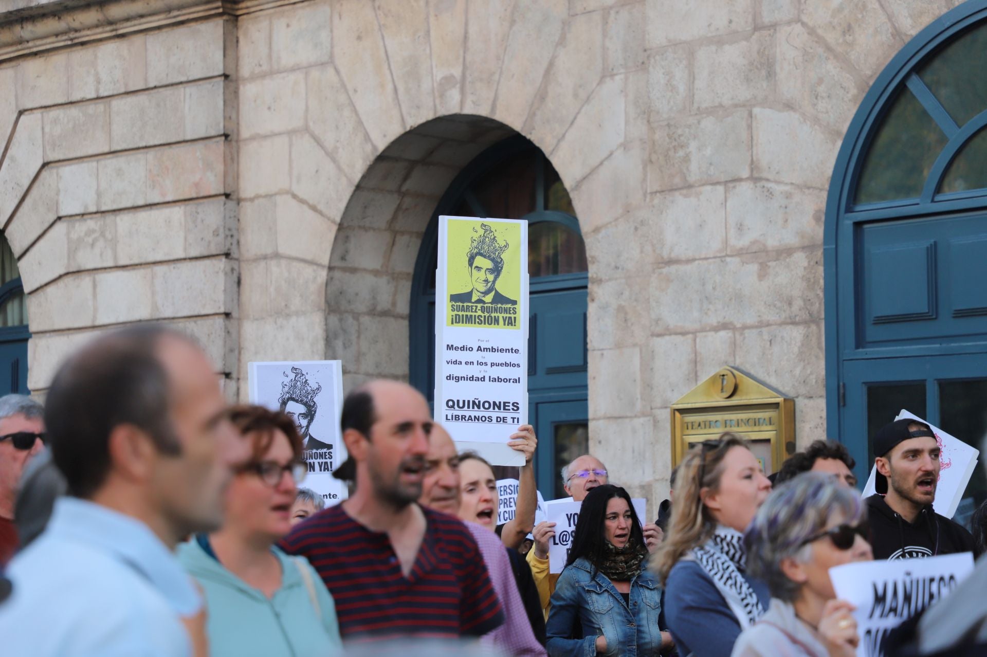 Así ha sido en imágenes la concentración contra la Junta en Burgos por la gestión de los incendios forestales