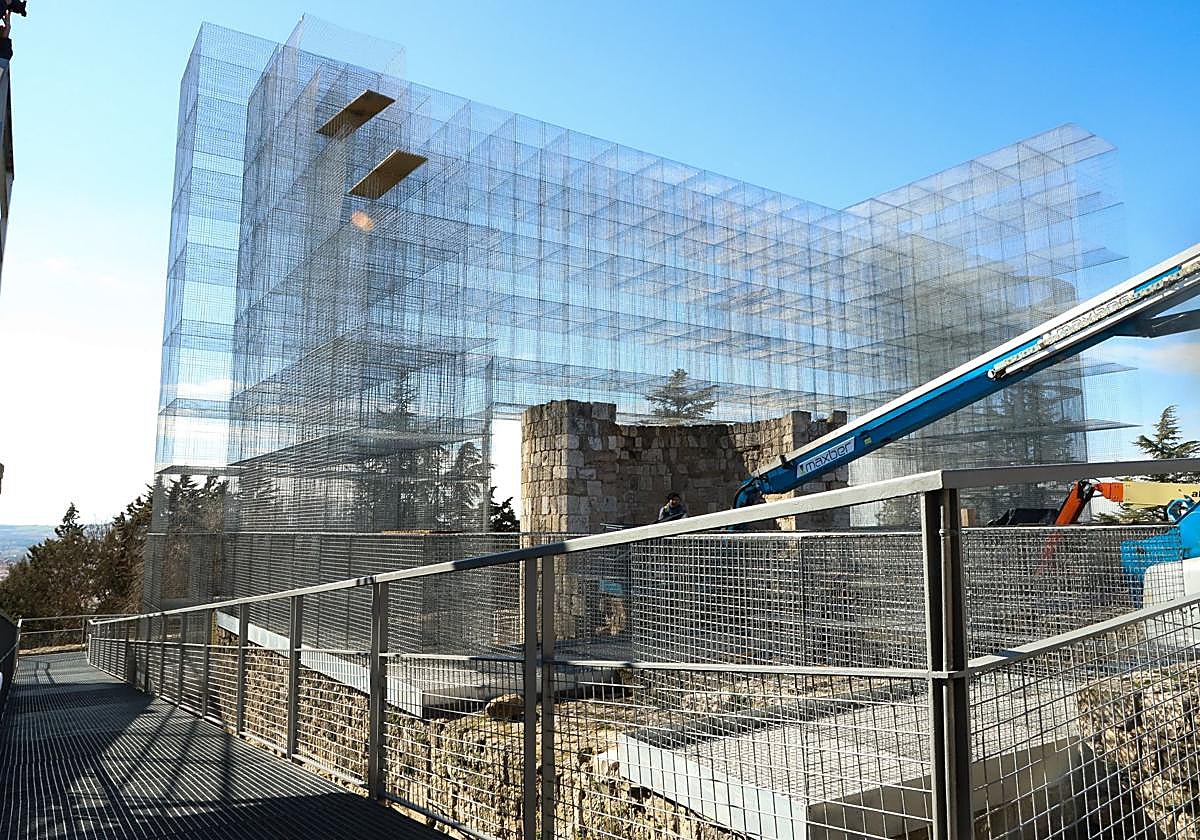 Recreación con mallas de la fortaleza de Alfonso X.