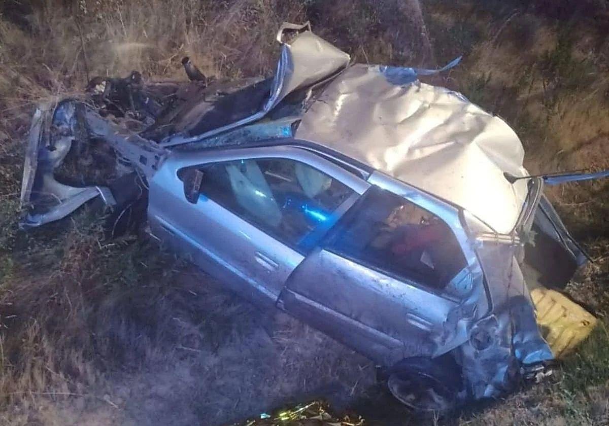 Imagen del estado en el que ha quedado el turismo siniestrado en Haro.