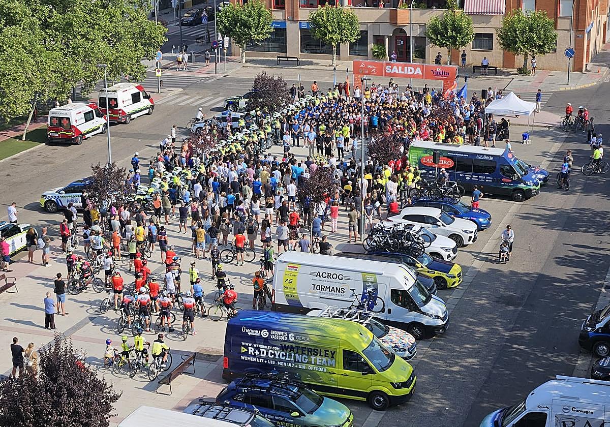 Minuto de silencio por el ciclista fallecido en la Vuelta Ciclista Junior Ribera del Duero.