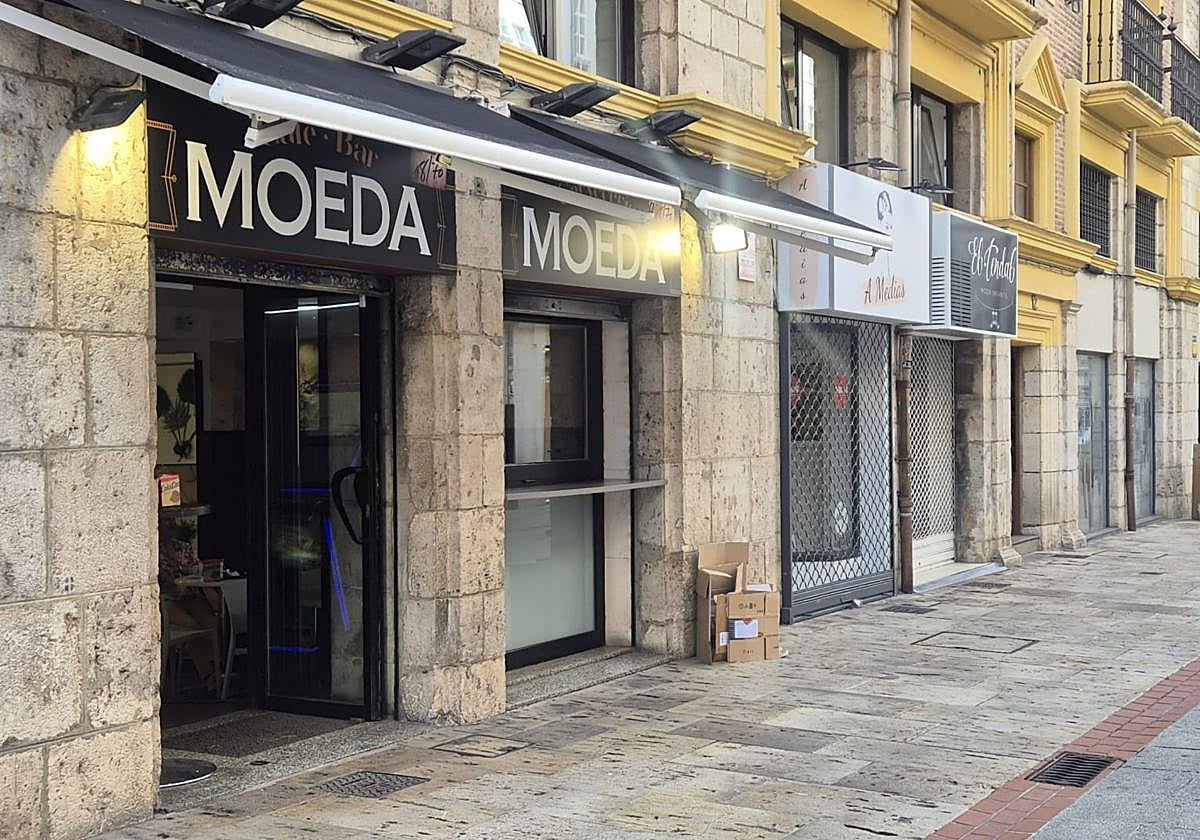 Fachada del bar Moeda en la calle Moneda de Burgos.
