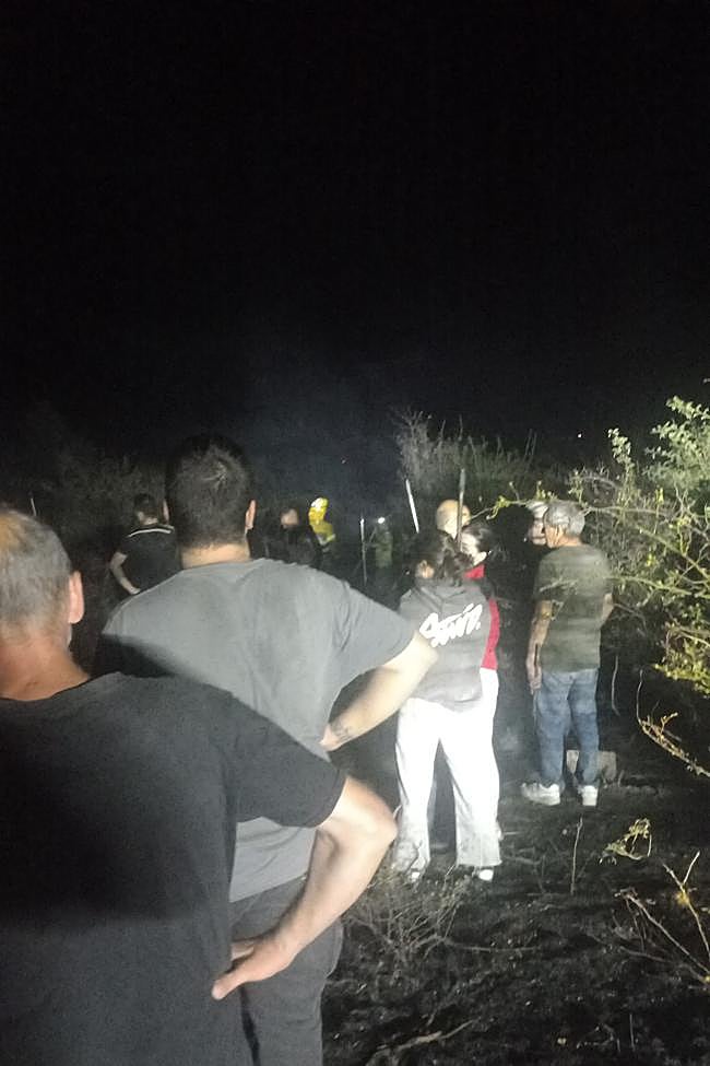 Vecinos de la zona se acercaron hasta el lugar para ayudar.