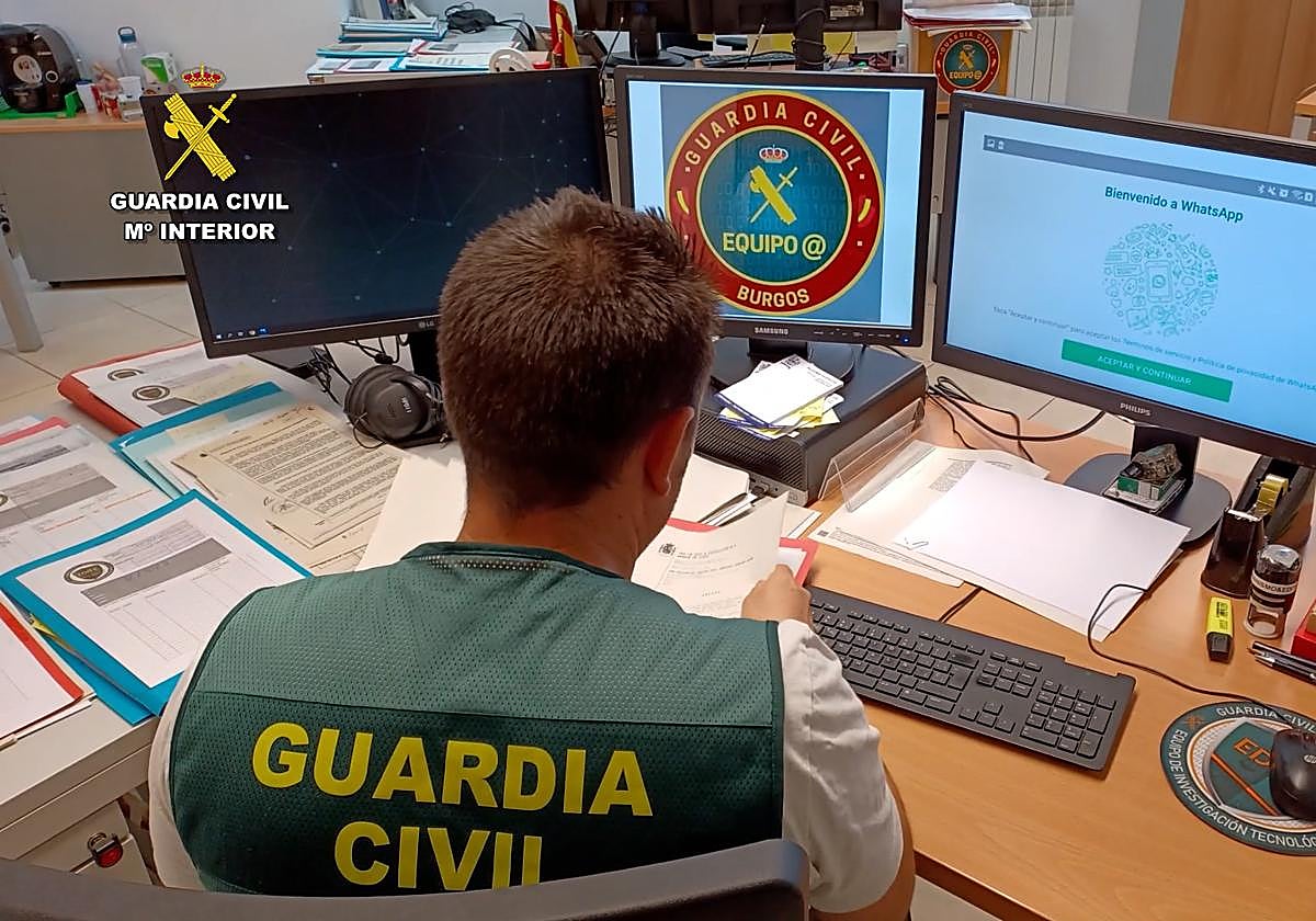 Uno de los agentes del Equipo @ de la Guardia Civil.