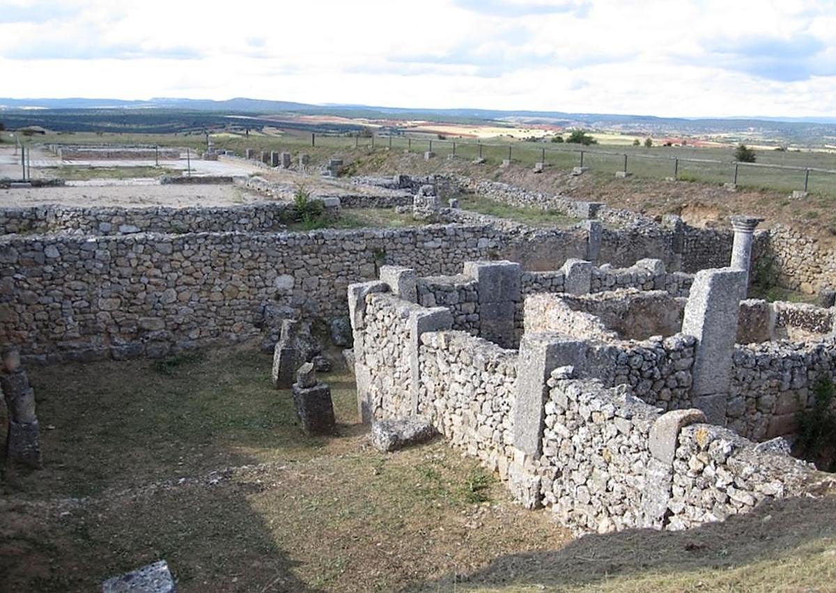 Imagen secundaria 1 - Imágenes de los yacimientos de Atapuerca y Clunia.