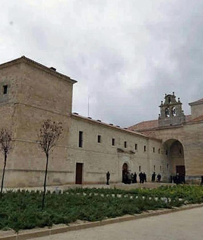 Imagen secundaria 2 - Imágenes de archivo de Lerma, Covarrubias y Santo Domingo de Silos.