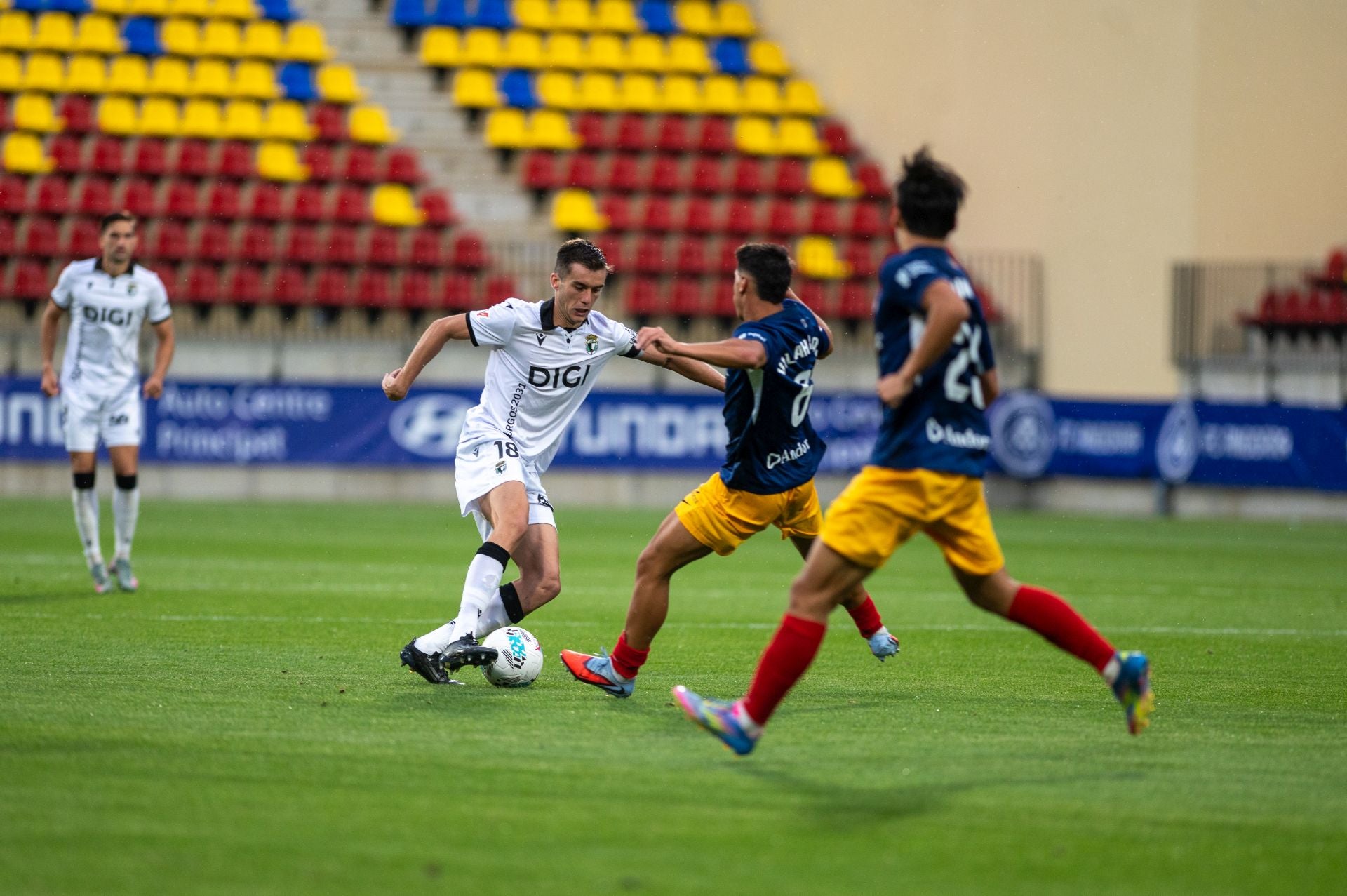 El partido del Burgos CF en Andorra, en imágenes