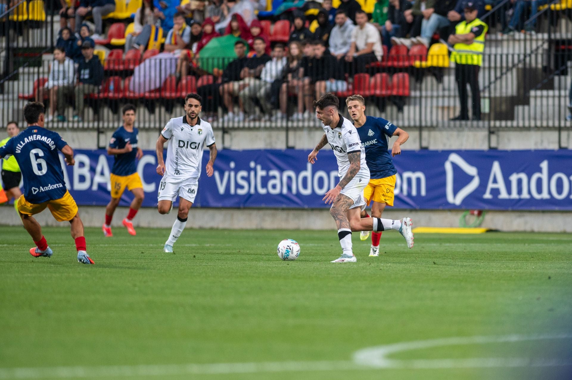 El partido del Burgos CF en Andorra, en imágenes