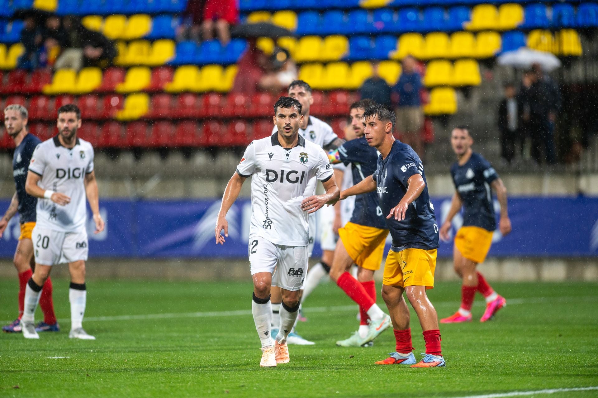 El partido del Burgos CF en Andorra, en imágenes
