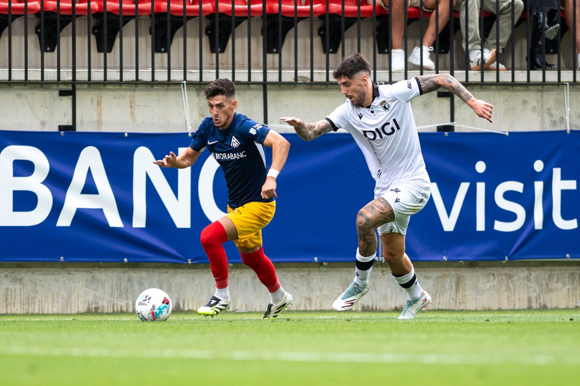 El partido del Burgos CF en Andorra, en imágenes