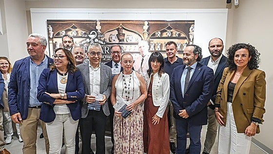 La farmacia de un pueblo de Burgos que celebra con una exposición sus 300 años de historia