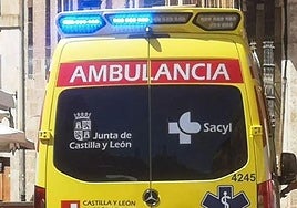 El menor atropellado en Aranda ha sido atendido por una ambulancia.