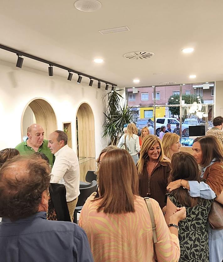 Imagen secundaria 2 - Peluquería Facciolo renace con estilo: una nueva inauguración que marca tendencia