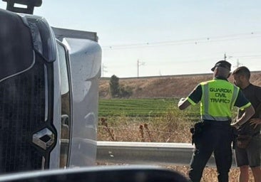 Dos heridos, uno de ellos atrapado, tras volcar una furgoneta en Burgos