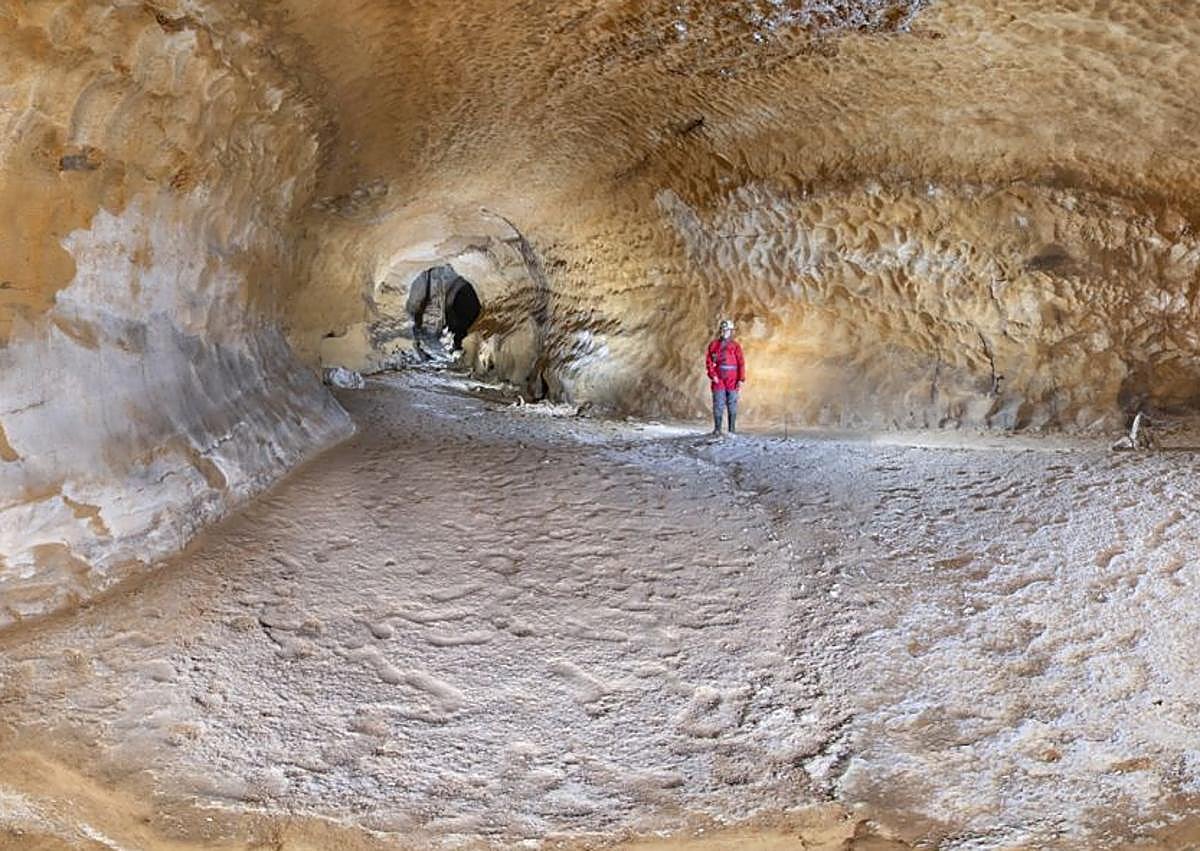 Imagen secundaria 1 - Imagen abatida en 2D, a partir de originales en 360º tomadas en las Galerías de lasHuellas y en la Sala de las Pinturas de Ojo Guareña.