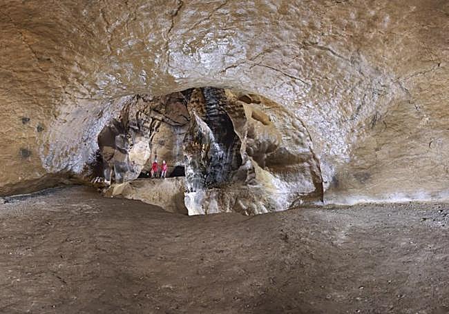 Imagen abatida en 2D, a partir de originales en 360º tomadas en las Galerías de lasHuellas y en la Sala de las Pinturas de Ojo Guareña.