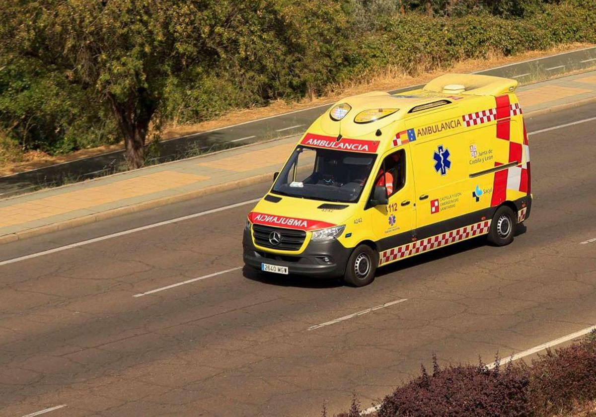 Imagen de archivo de una ambulancia de Sacyl.