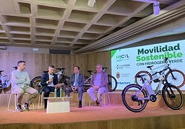 Presentación de las bicicletas por Rafael Barbero.